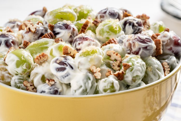 Resep Salad Anggur dengan Taburan Kacang Pecan, Enak dan Menyehatkan