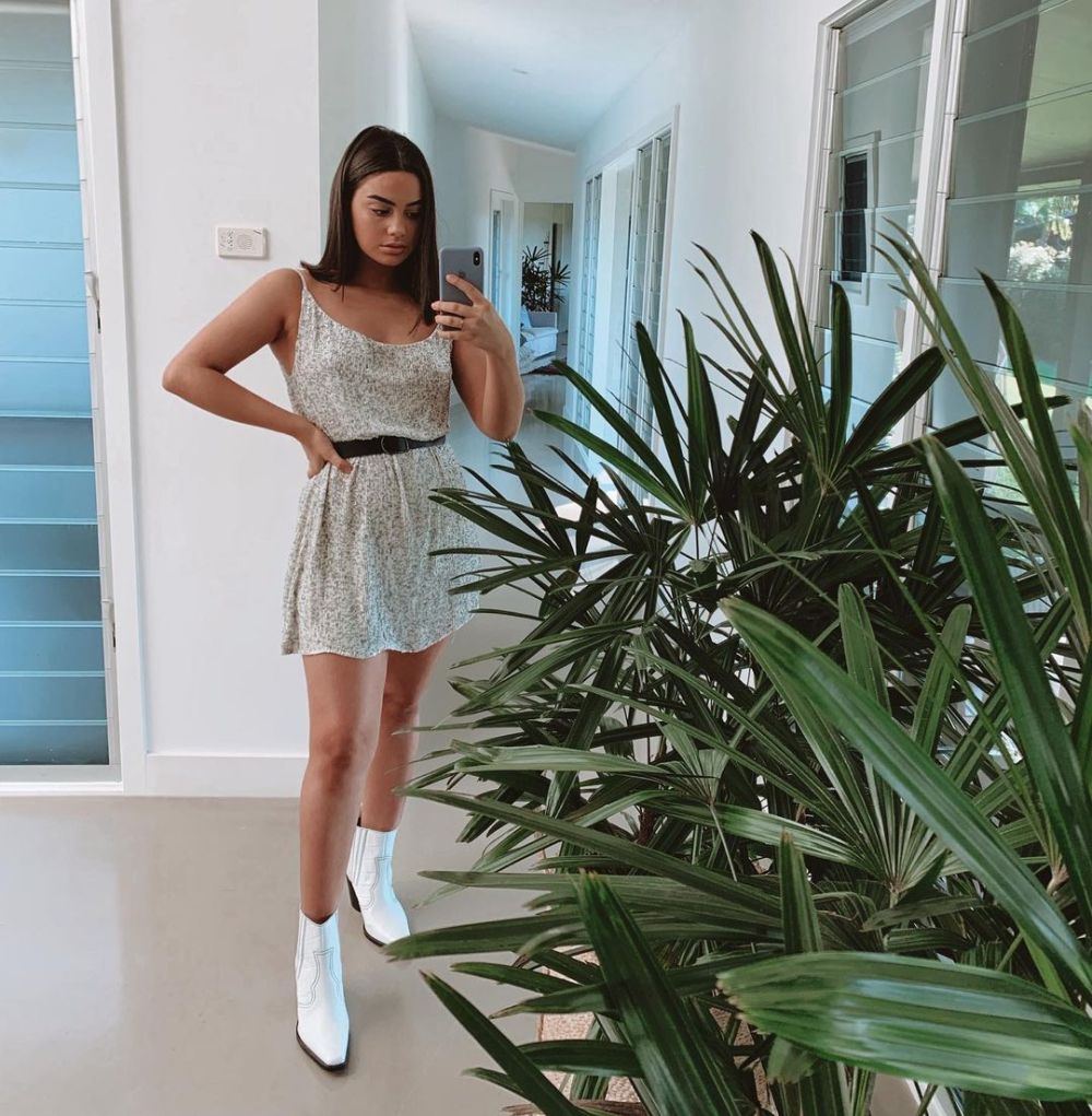 9 Inspirasi Outfit Hangout Bella Fiori, Jadi Pusat Perhatian