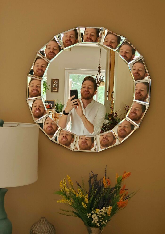 7 Potret Pantulan Cermin Ini Sukses Mengocok Perut, Bikin Ngakak!