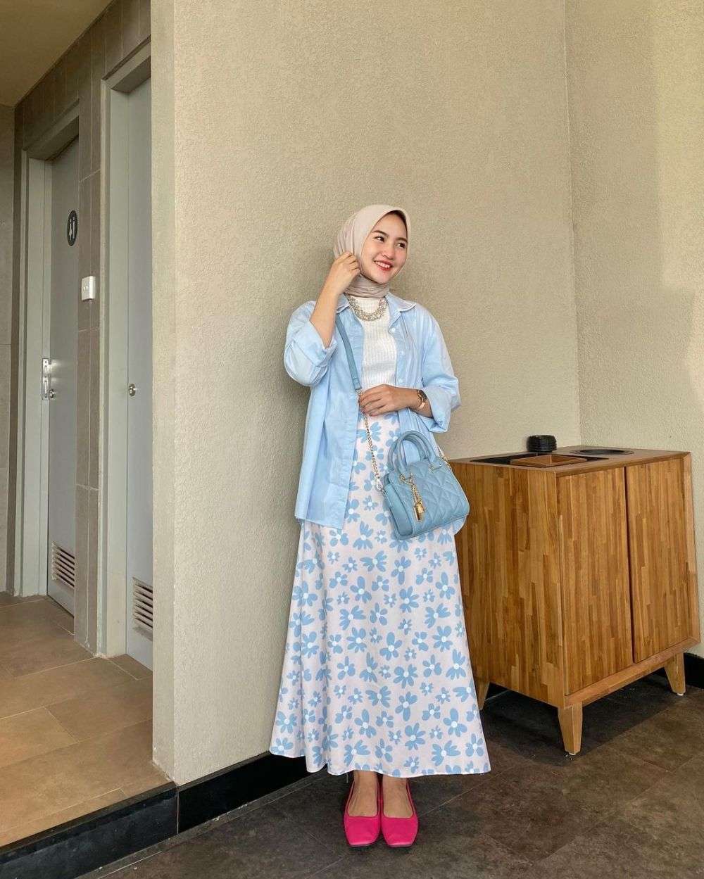 OOTD Hijab Dengan Rok Motif Ala Intan Ghazella