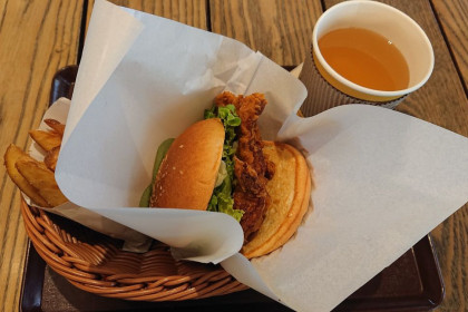 8 Rekomendasi Menu Favorit A&W, Mulai Ayam Goreng hingga Dessert