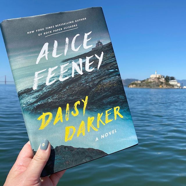 4 Alasan Kamu Harus Baca Novel Daisy Darker, Plot Twist!