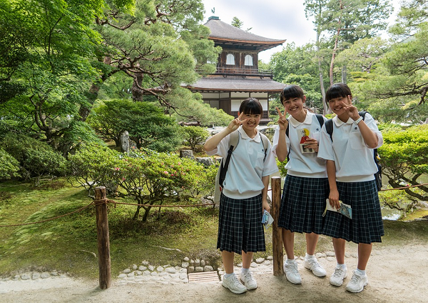 5 Fakta Warga Jepang Lupa Cara Senyum, Sampai Harus Kursus!