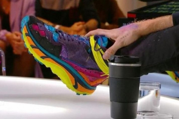 5 Fakta Sneakers Daur Ulang Chris Martin Coldplay, Warnanya Catchy!