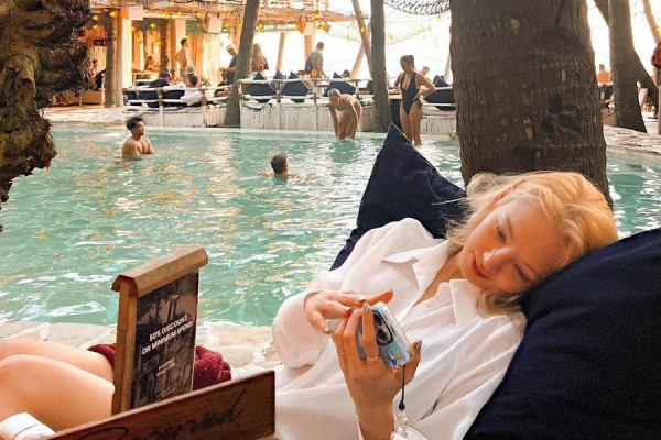 7 Tempat yang Dikunjungi Hyoyeon di Bali, Makan Kangkung