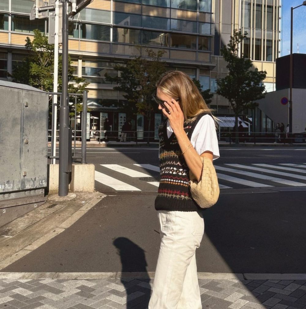 10 Ide Casual Outfit ala Model Sanne Vloet, Santai tapi Kece