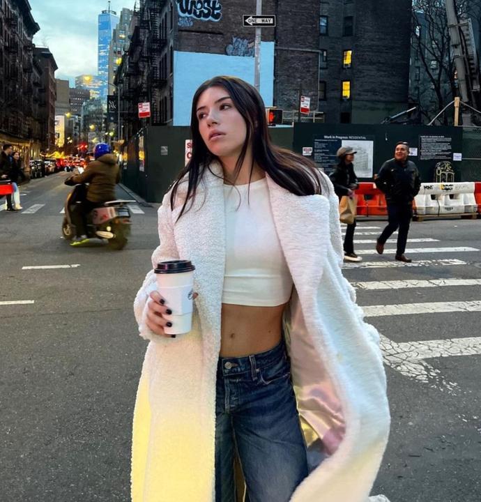 9 Ide Outfit Hangout ala Fernanda Giménez yang Super Cute!