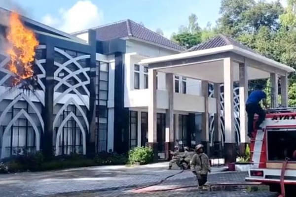 Inspektorat Lotim Tegaskan Tak Ada Dokumen Penting Terbakar