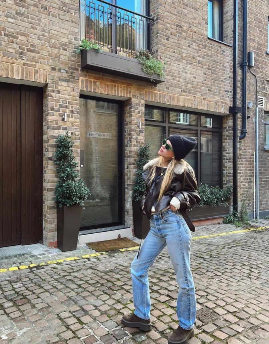 9 Ide Outfit Casual ala Sofia Richie Grainge, Cocok untuk Jalan-Jalan