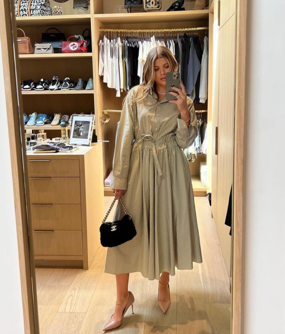 9 Ide Outfit Casual ala Sofia Richie Grainge, Cocok untuk Jalan-Jalan