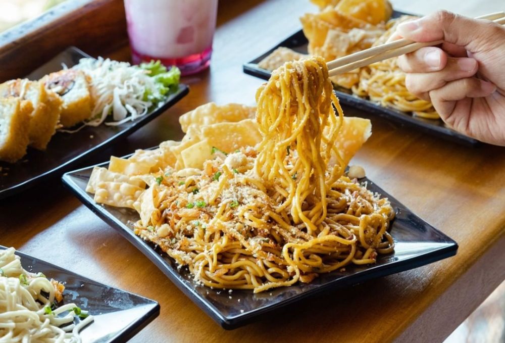 Mie Pedas Favorit Di Surabaya Selain Gacoan