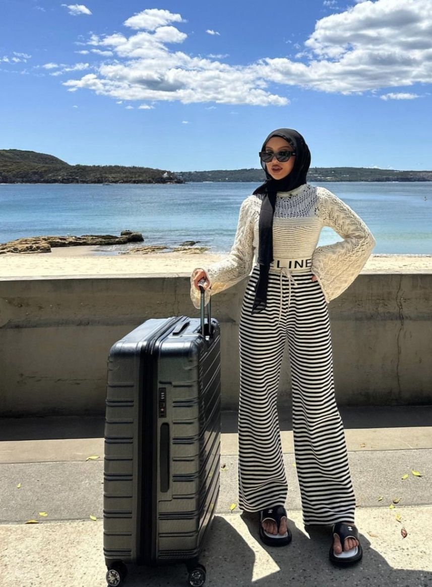 11 Referensi Outfit Hijab ala Kishama Meridian, Unik nan Estetik!