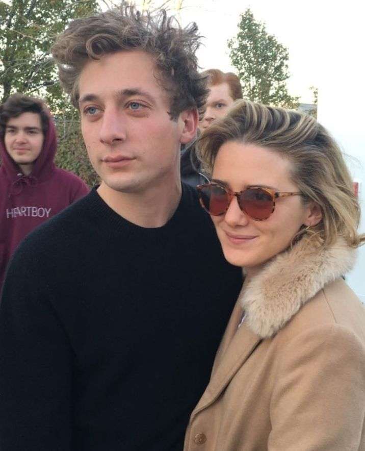 Potret Kenangan Jeremy Allen White Dan Addison Timlin