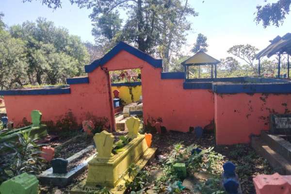 Makam Di Malang Ini Disulap Bak Kampung Warna-warni