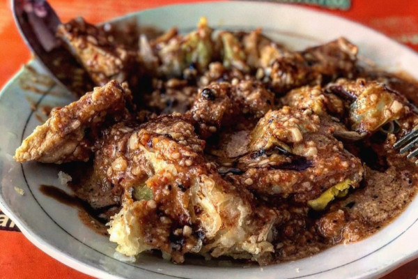 5 Rekomendasi Batagor di Surabaya, Bumbu Medok dan Gurih!