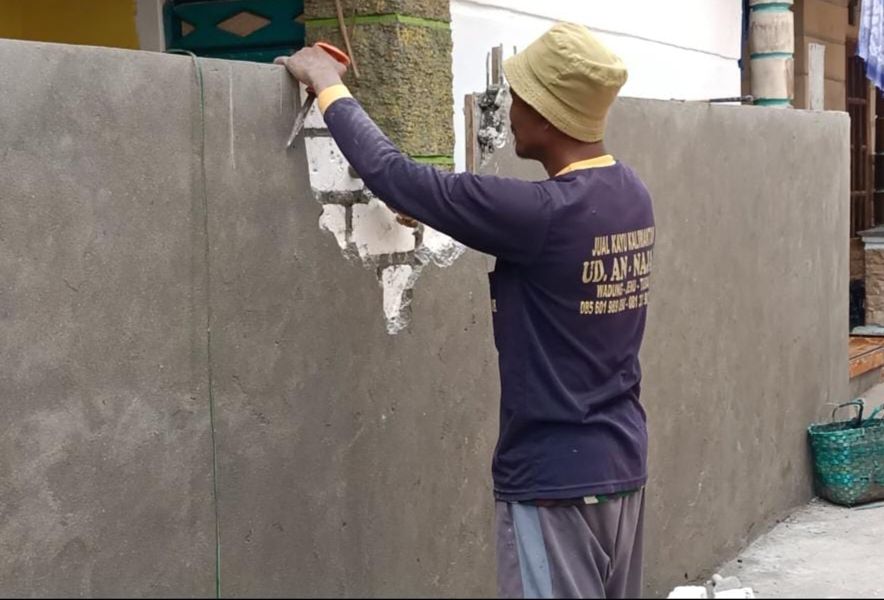 Sudah Damai, Pagar Tembok yang Tutupi Rumah Warga di Tuban Dibongkar