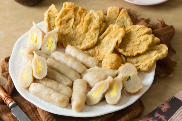 5 Tempat Makan Pempek Terenak di Malang, Kuah Cukonya Mantap!
