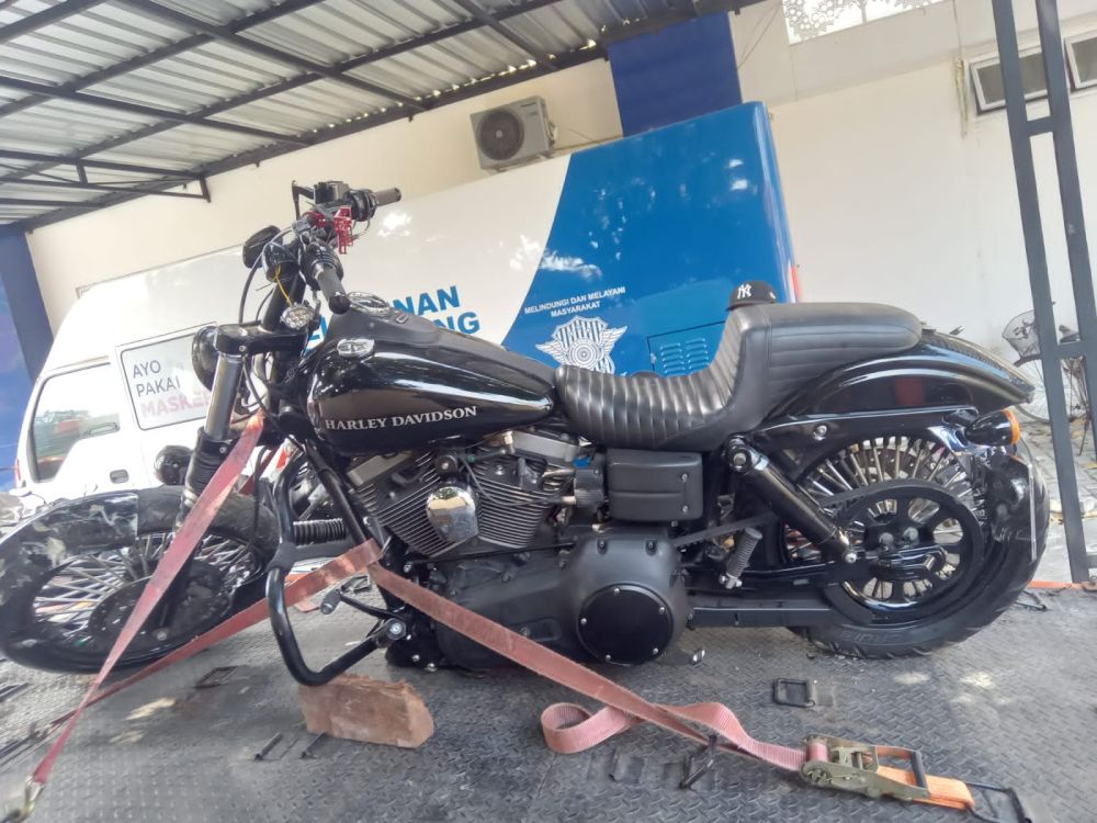 Tabrak Truk di Jalan Srandakan Bantul, Pengendara Harley Luka Parah