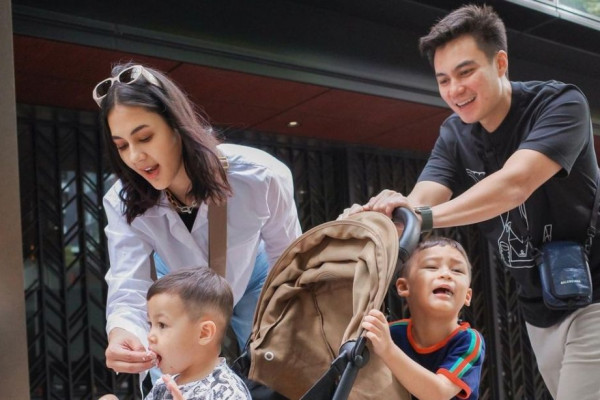 7 Momen Keluarga Paula Verhoeven dan Baim Wong ke Jepang, Kompak!