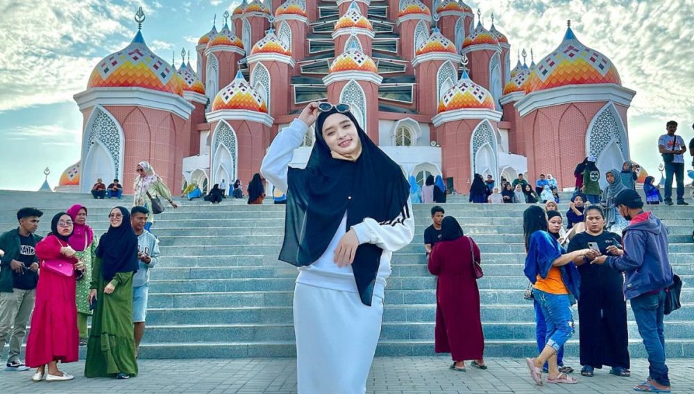 Potret Gaya Hijab Inara Rusli, Viral dan Banyak Ditiru Netizen