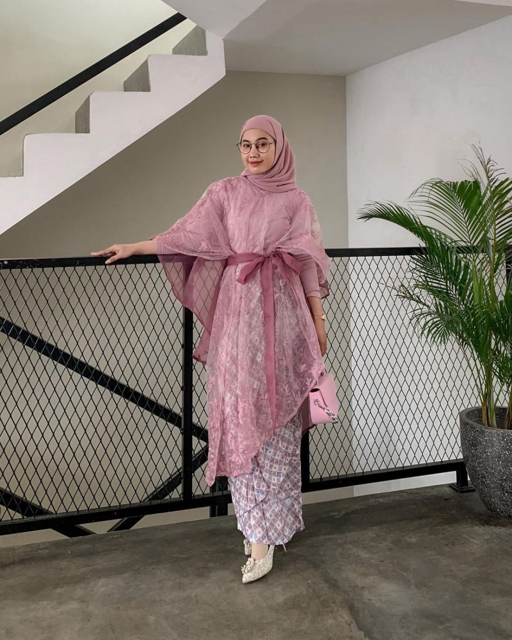 10 Inspirasi Outfit Kondangan Hijab Yang Anggun Nan Elegan