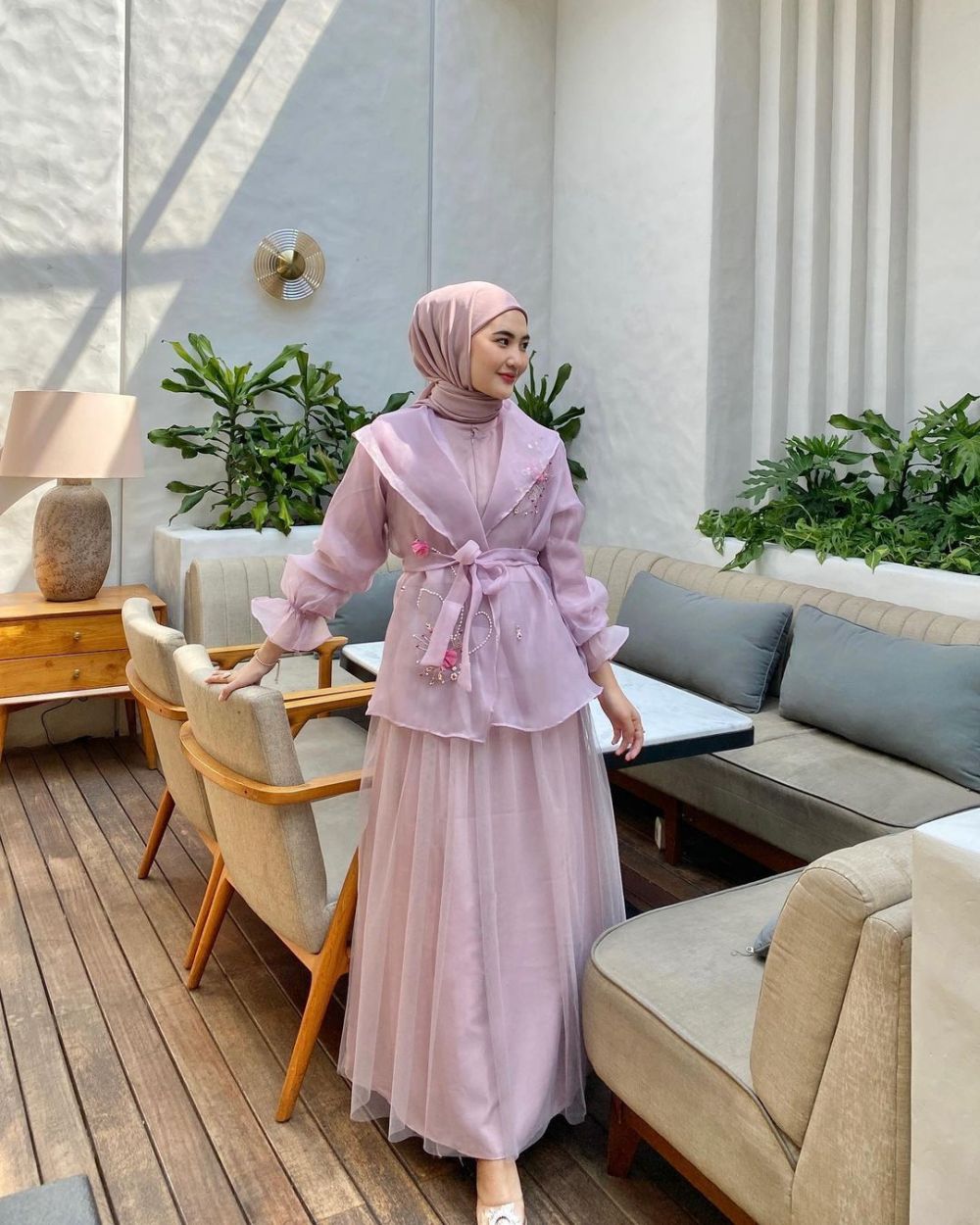 10 Inspirasi Outfit Kondangan Hijab Yang Anggun Nan Elegan