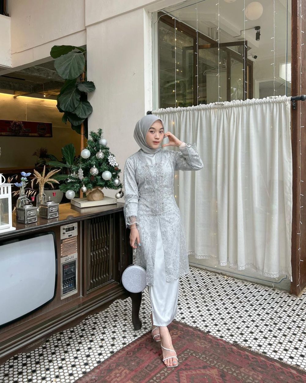 10 Inspirasi Outfit Kondangan Hijab Yang Anggun Nan Elegan