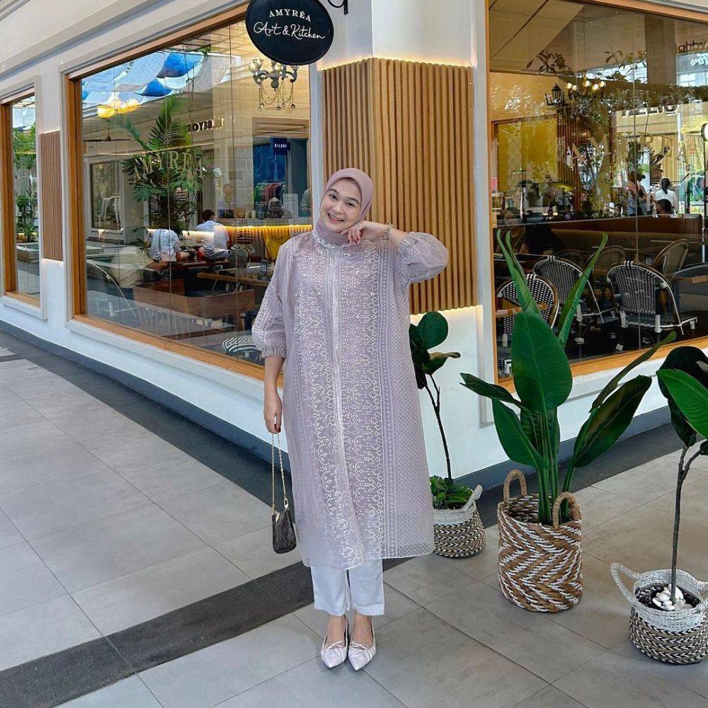 10 Inspirasi Outfit Kondangan Hijab Yang Anggun Nan Elegan 9747