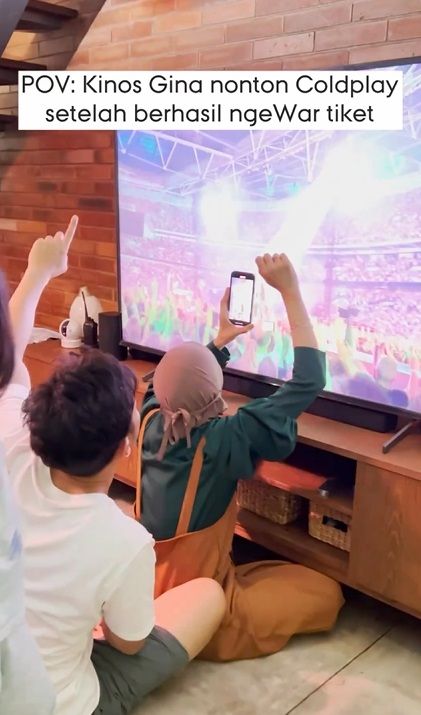 7 Momen Nycta Gina dan Kinos Nonton Konser Coldplay, Berakhir Ngakak!