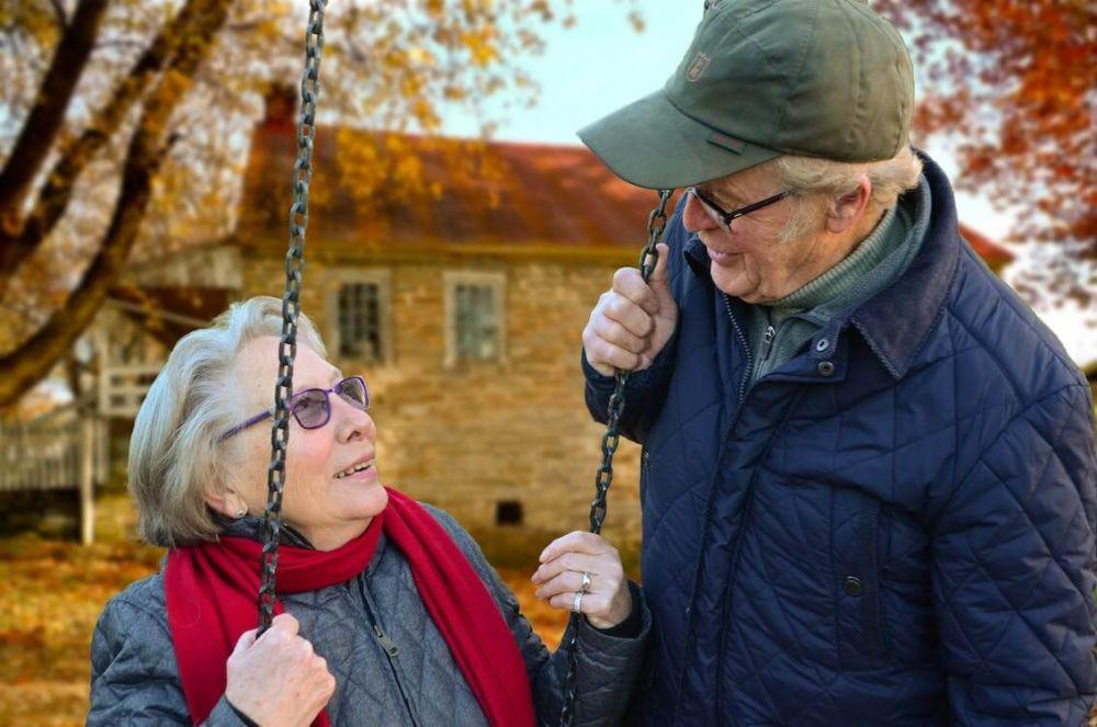 Empty Nest Syndrome: Mimpi Buruk Orang Tua Ditinggal Anak Merantau 