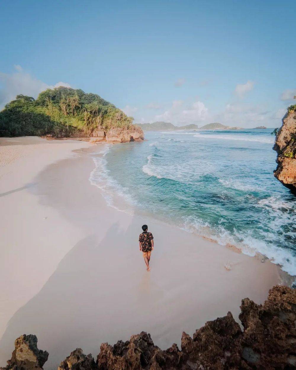 10 Pantai Tersembunyi Di Malang, Surganya Para Petualang