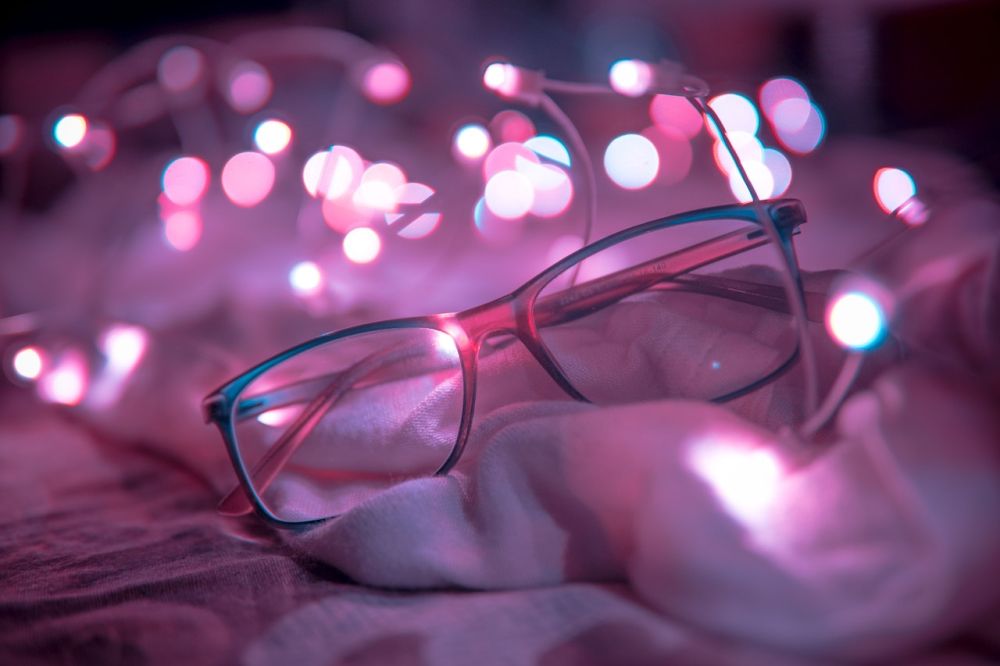 5 Cara Menyimpan Kacamata yang Bikin Cepat Rusak