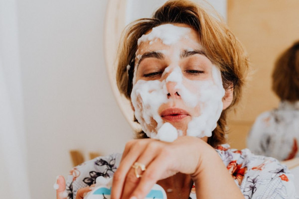 5 Produk Facial Wash Tanpa Alkohol dan Parfum, Wajah Bersih dan Sehat