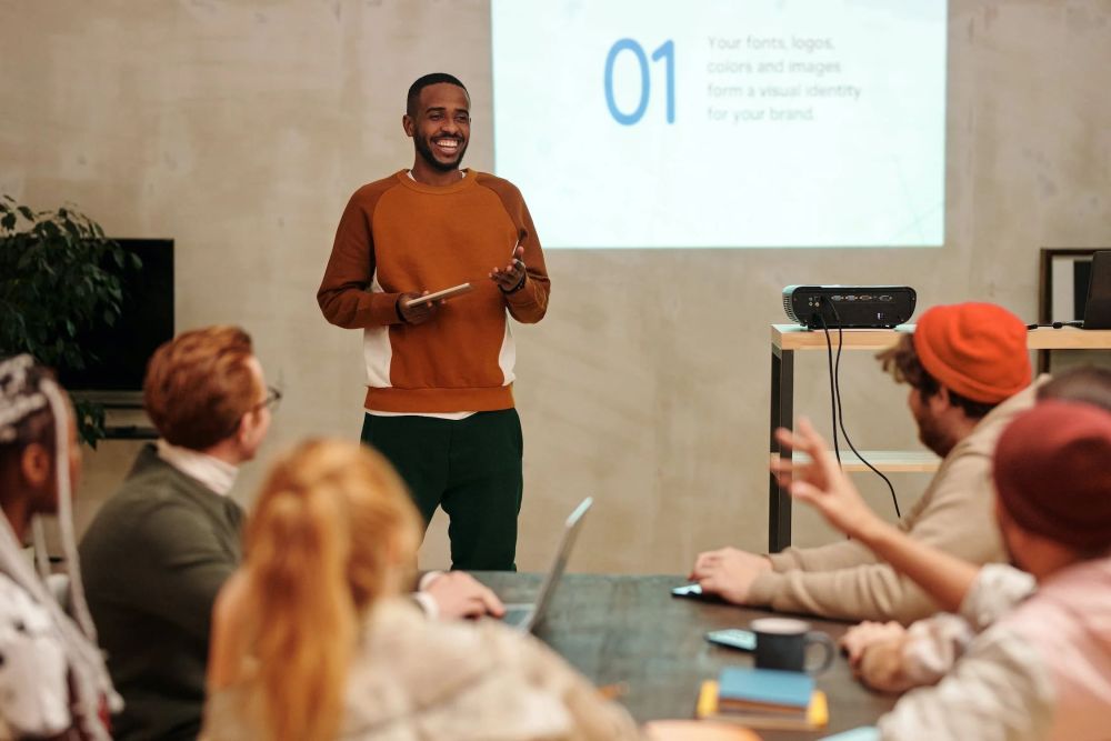 5 Zodiak yang Jago Public Speaking, Pede Banget!