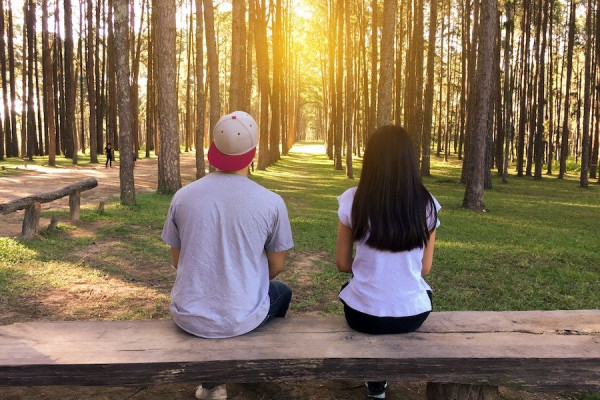 6 Perasaan Gak Nyaman yang Muncul saat Kamu Pacaran Terlalu Lama
