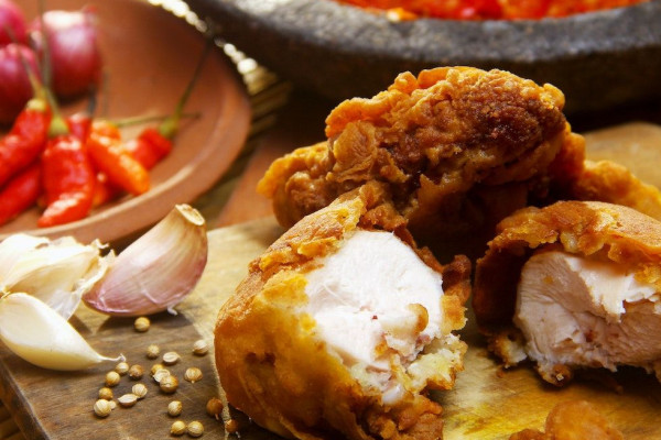 Resep Ayam Goreng Bawang Putih, Kriuk di Luar Lembut di Dalam