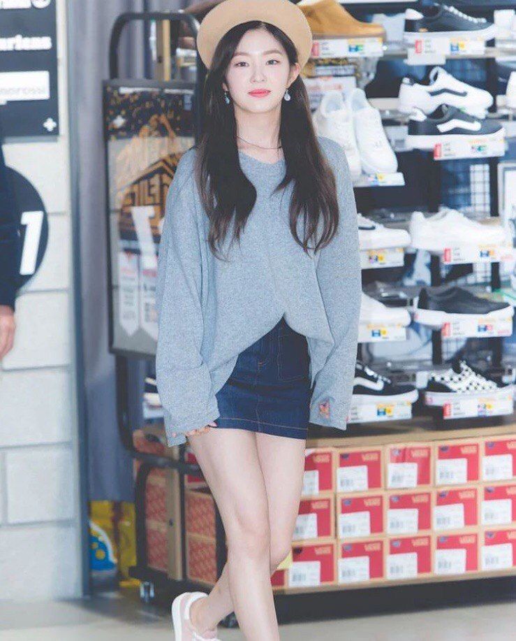 10 Ide Outfit Sehari-hari ala Irene Red Velvet, Tampil Ciamik!