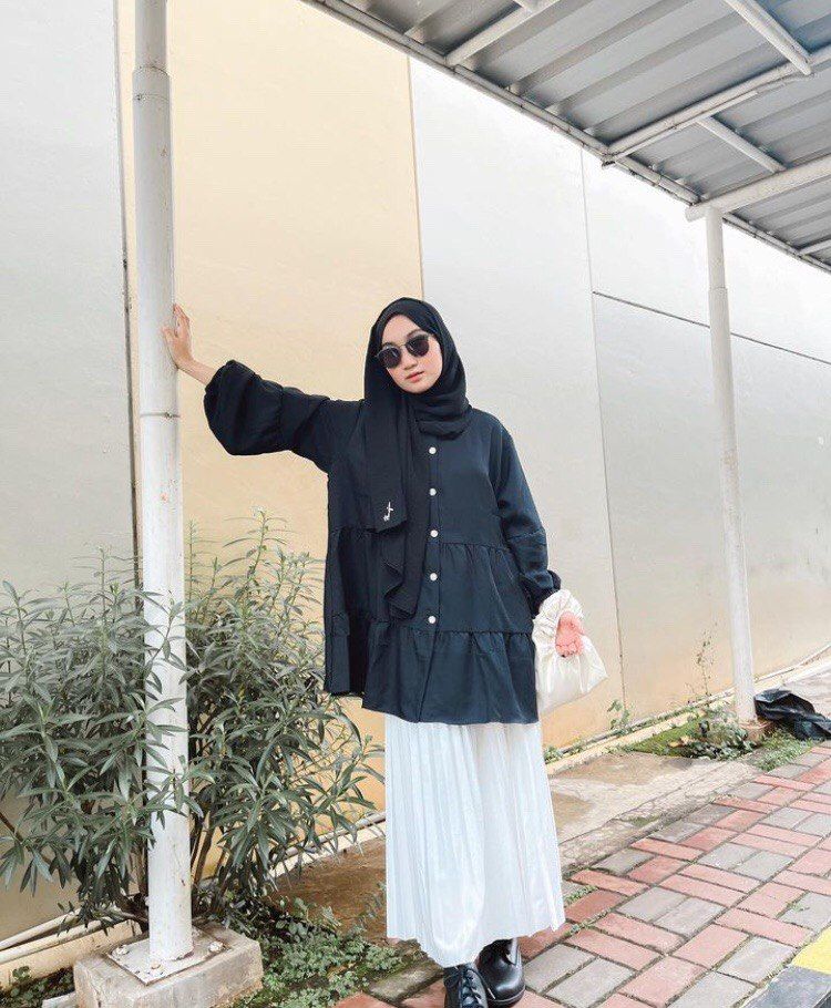 10 Ide OOTD Hijab Pashmina buat Hangout ala Adira Sahara, On Point! 