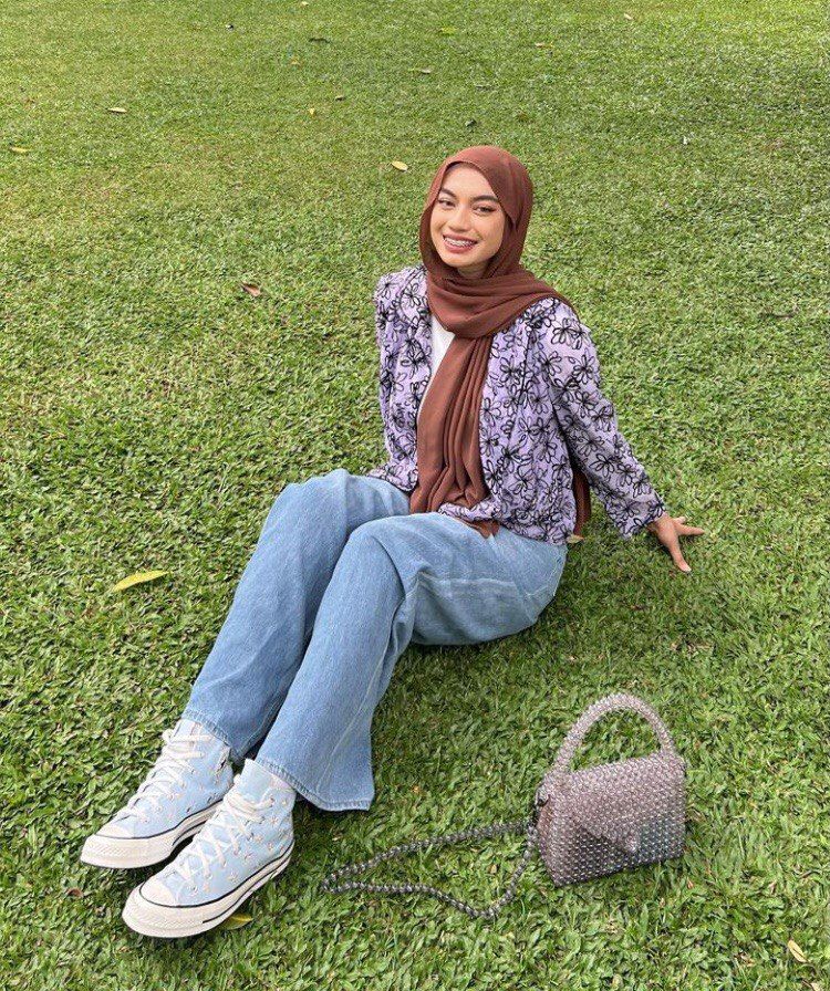 10 Ide OOTD Hijab buat Piknik di Taman ala Adiva Selsa