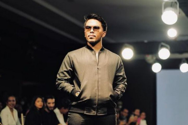 8 Momen Thariq Halilintar Perdana Melenggang di Catwalk, Bak Model Pro