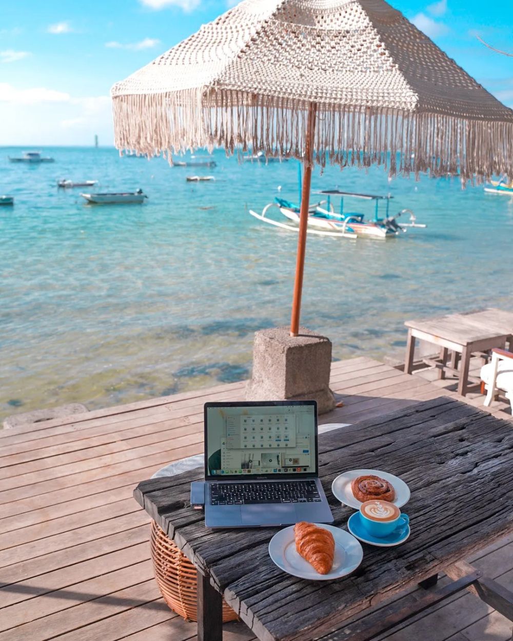 7 Kafe di Sanur buat Hangout Estetik Pinggir Pantai 