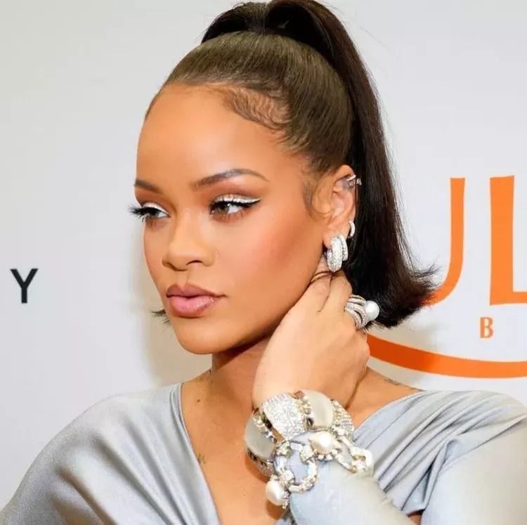 9 Ide Makeup dengan Eyeshadow Silver, Warnanya Stand Out!