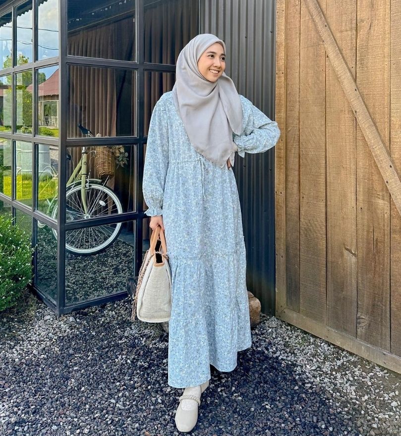 10 Ide Outfit Hijab Nuansa Pastel ala Richa Eltika Ulhaq, Vibes Girly 