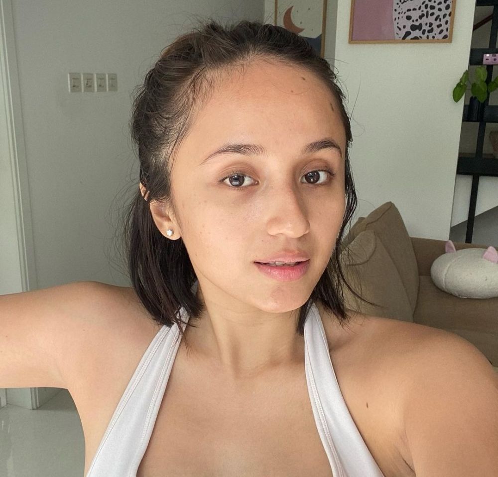 9 Potret Gabriella Desta yang Charming dengan Potongan Rambut Pendek