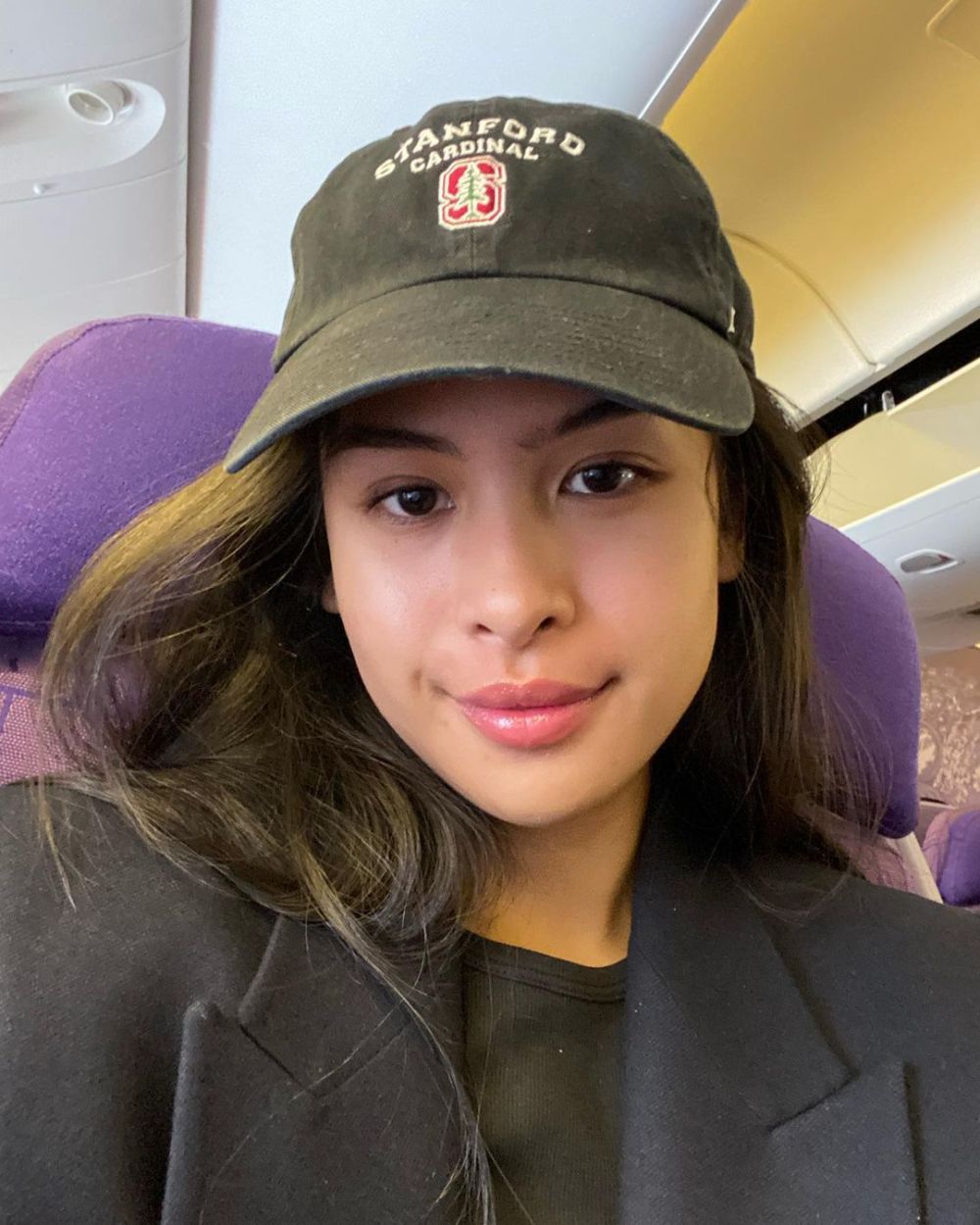 10 Potret Maudy Ayunda dengan Topi Kesayangan, Ada Topi Almamater!