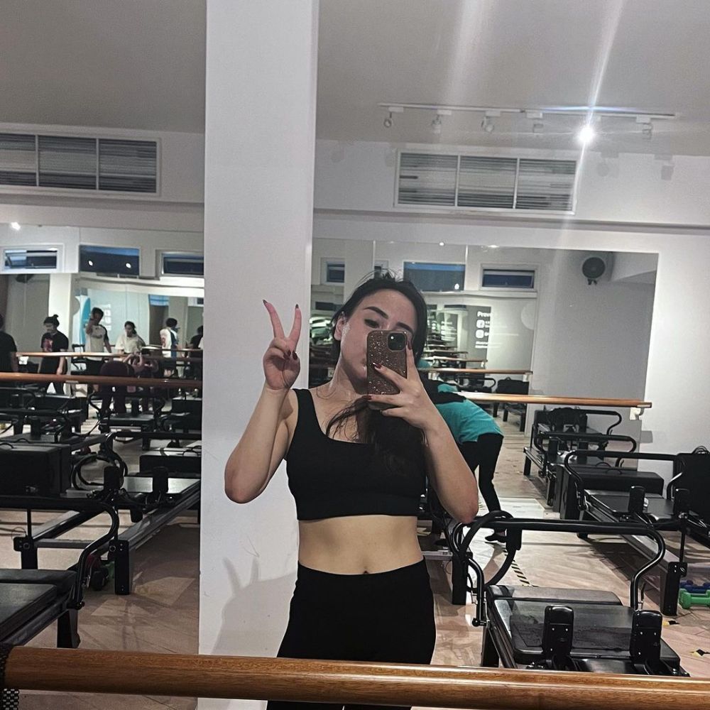 10 Pose Mirror Selfie Salmafina Sunan Olahraga, Menuju Badan Ideal