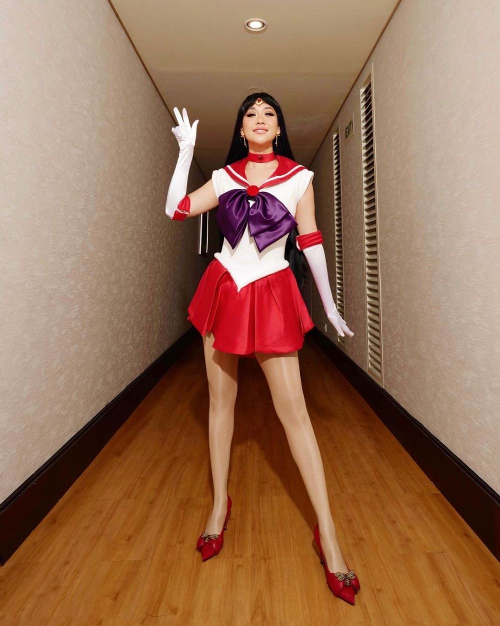 7 Potret BCL Cosplay Jadi Sailor Mars di Usia 40 Tahun