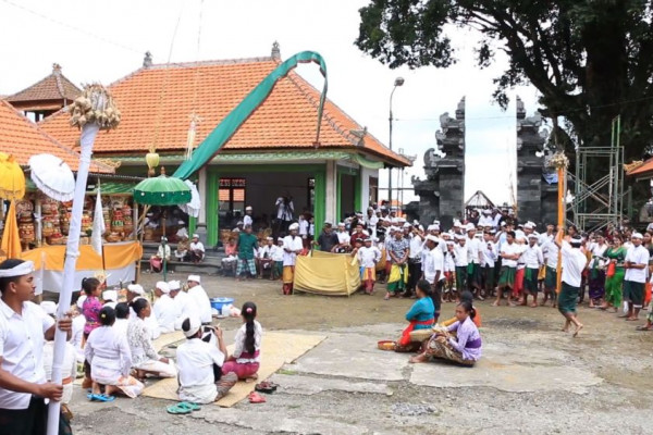 Makna Tari Baris Sumbu dari Desa Adat Semanik Badung