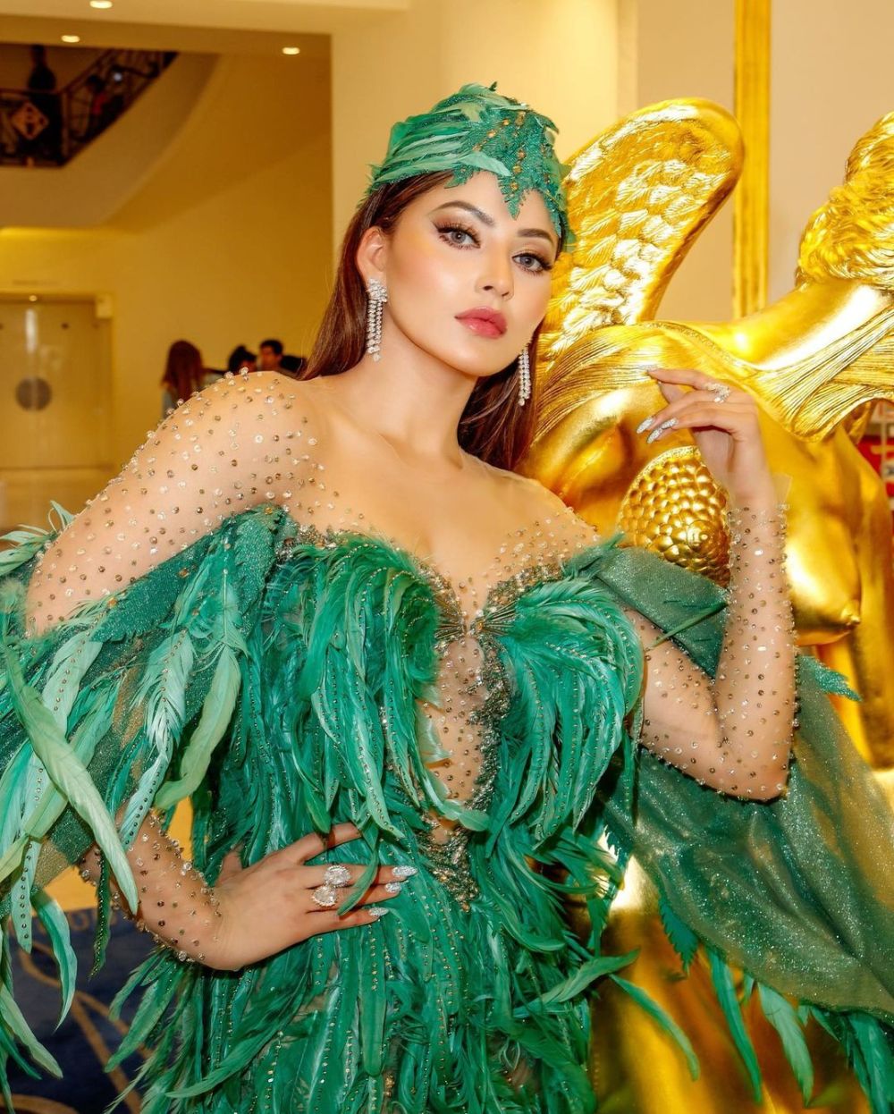 7 Potret Urvashi Rautela Di Cannes Film Festival, All Out!