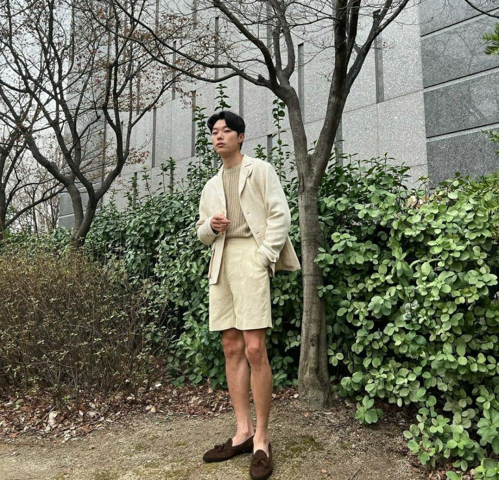 9 Ide Outfit Short Pants ala Ryu Jun Yeol yang Eye Catching Abis